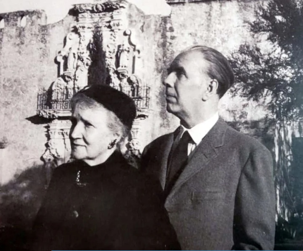 Leonor Acevedo y Jorge Luis Borges. Fuente: Clar&iacute;n