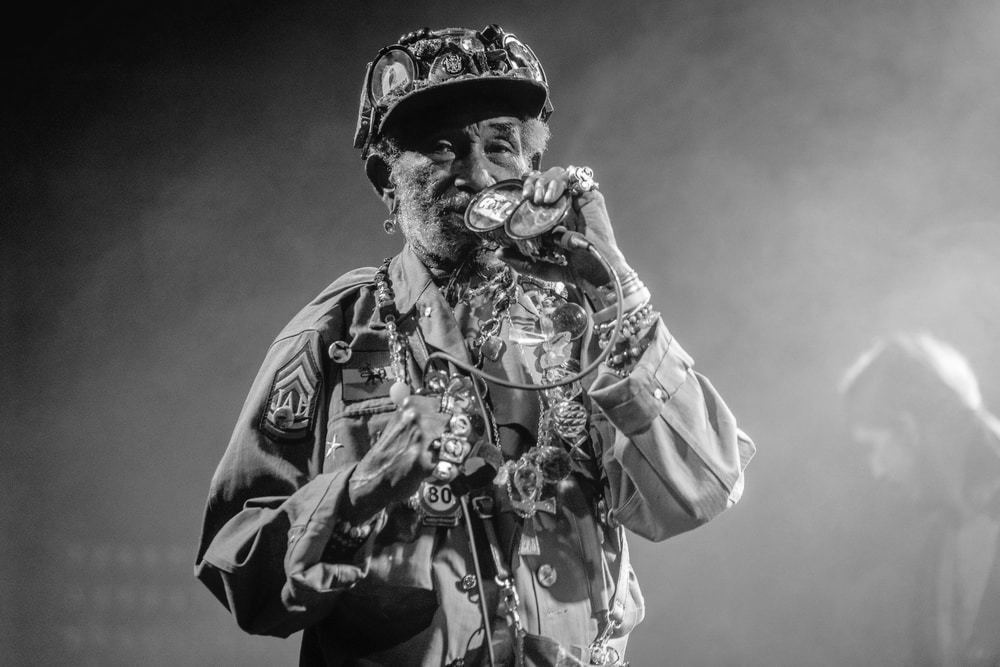 Murió Lee 'Scratch' Perry, ícono del reggae - Vimarsana News
