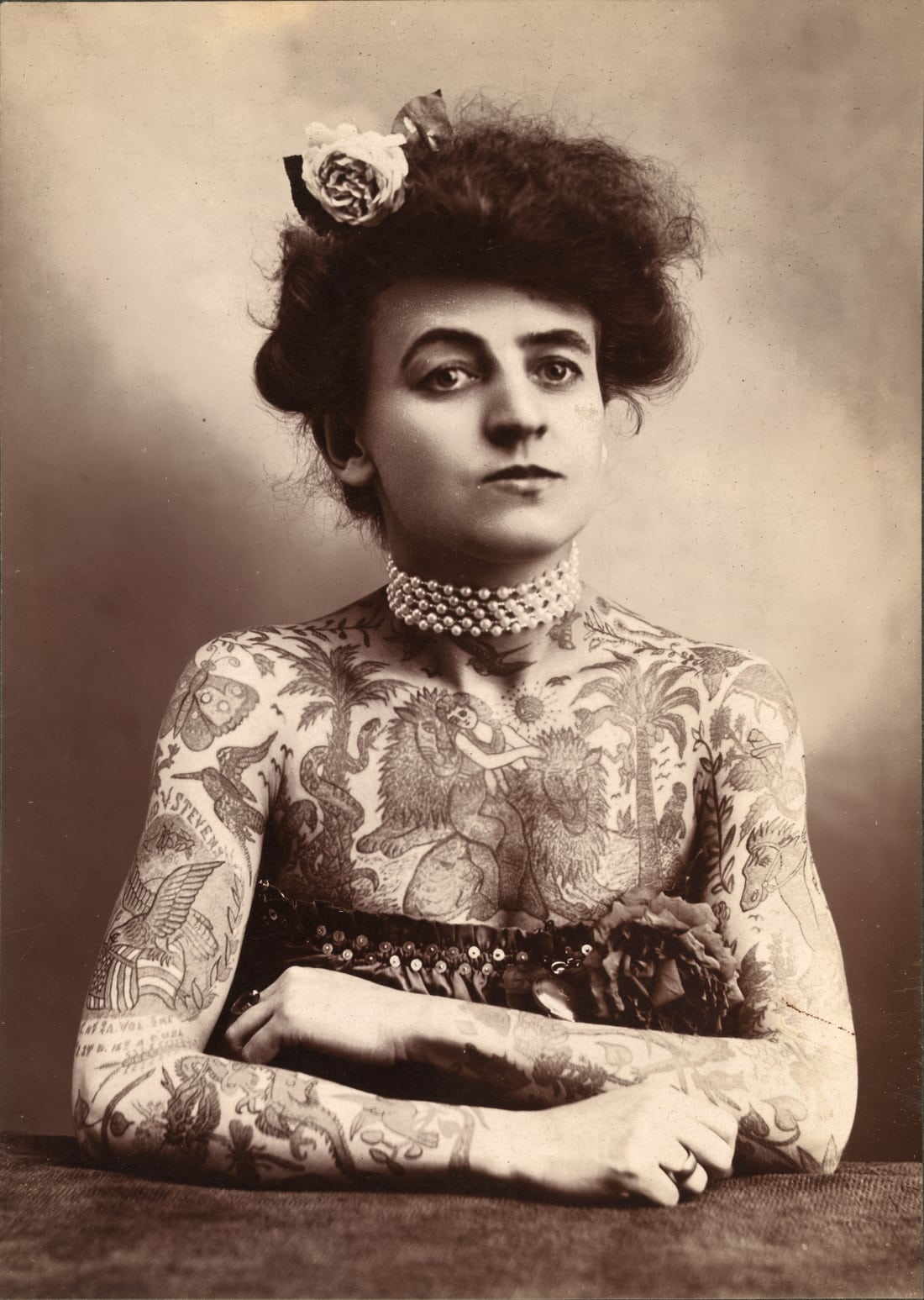 Tres mujeres pioneras en el arte de tatuar. Fuente: Wikipedia