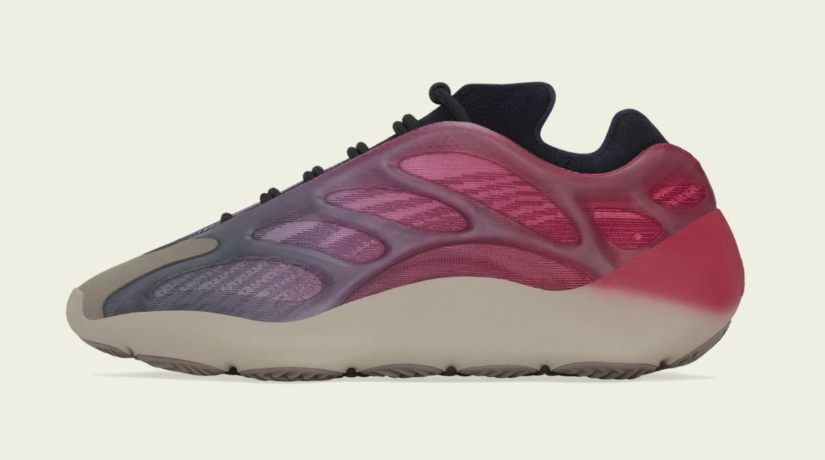 Adidas Yeezy 700 v3 'Fade Carbon', los tenis que provienen de otra galaxia