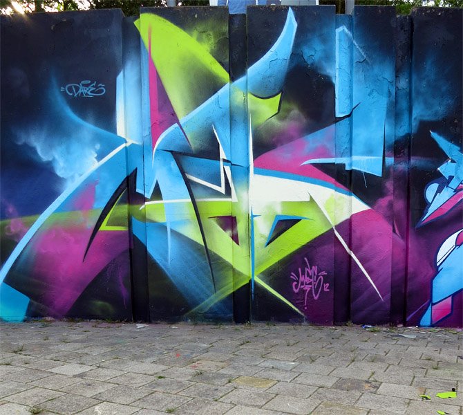 Mad c. Граффити бомбинг. Молодежные субкультуры райтеры. Mad c graffiti. Madc граффити.