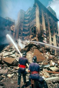 Terremoto y foto periodistas. Foto de: pinterest.com